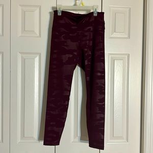 Maroon camouflage leggings, size M